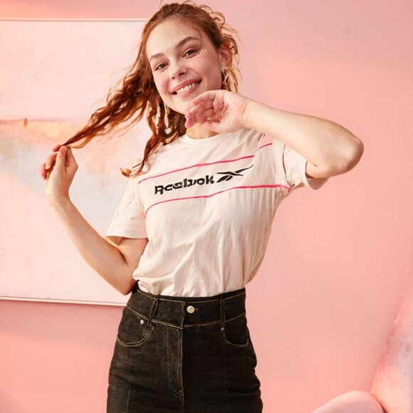 Reebok Classic Linear T-shirt Tee Pinky Beige Top Logo 100% Cotton Shirt - Picture 8 of 8